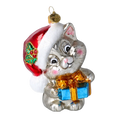 Załaduj obraz do przeglądarki galerii, Kotek Mikołaj z prezentem Szklana Ozdoba Kot

