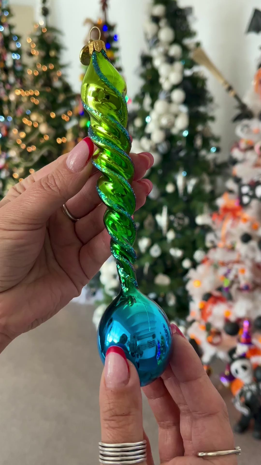 Jade Tide Silence | Hand-Painted Glass Ornament | Blubom 2026-140